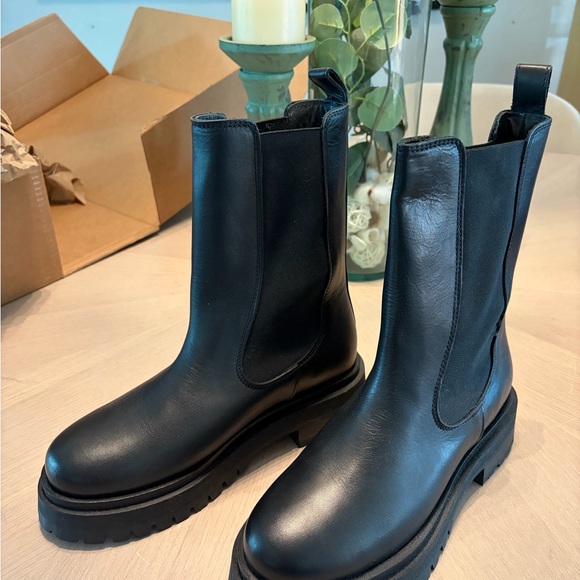 & Other Stories Chelsea leather chunky sole pull-on boots - Picture 8 of 8